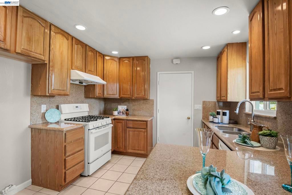 2246 Dayle Ct