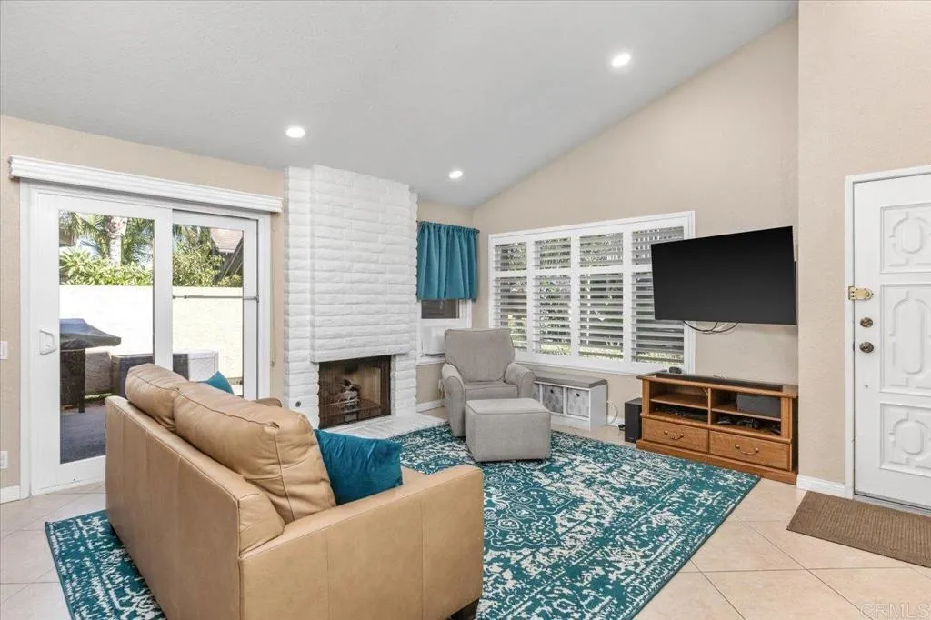 San Diego, California 92128, United States, 2 Bedrooms Bedrooms, ,2 BathroomsBathrooms,Residential,Active,234522