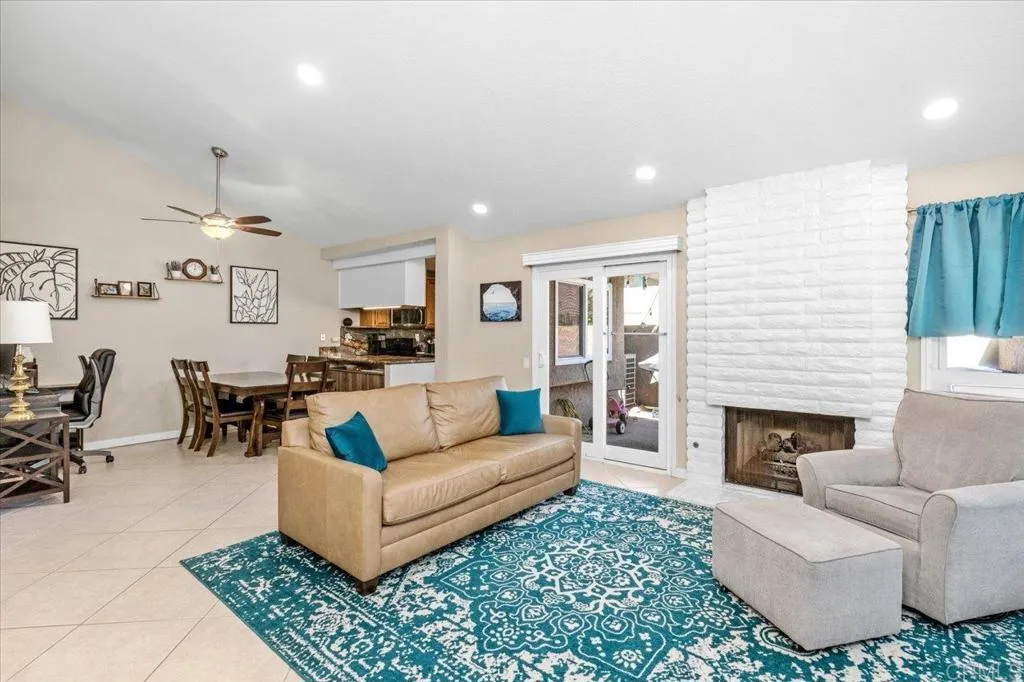 San Diego, California 92128, United States, 2 Bedrooms Bedrooms, ,2 BathroomsBathrooms,Residential,Active,234522