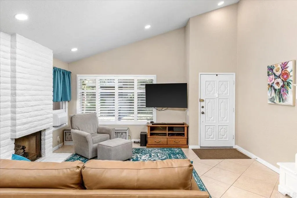 San Diego, California 92128, United States, 2 Bedrooms Bedrooms, ,2 BathroomsBathrooms,Residential,Active,234522