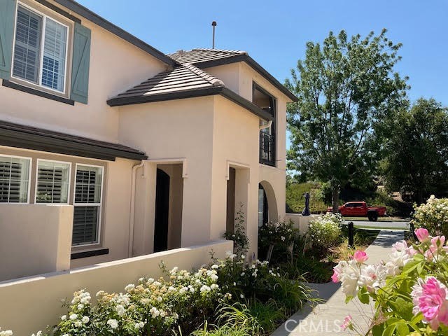 Welcome to this charming and beautifully maintained townhouse located in the highly desirable West Creek Village of Valencia. The inviting kitchen features granite countertops, stainless steel GE appliances, and a full-size refrigerator, perfect for everyday living and entertaining. The open-concept downstairs area includes a comfortable family room, dining area, and a convenient half bathroom, along with a welcoming front porch ideal for relaxing outdoors. You’ll also enjoy direct access to a two-car garage with custom built-in storage. Upstairs, you’ll find three spacious bedrooms and two full bathrooms, along with a full-size GE washer and dryer for added convenience. Each bedroom features a large walk-in closet, and the home showcases newly upgraded wood-style flooring throughout. The West Creek Recreation Center is just a short walk away, offering resort-style amenities including a pool, spa, kids’ wading pool, BBQ area, and lounge space. The nearby park features a playground, covered picnic tables, BBQs, and a basketball court. Enjoy over 30 miles of scenic paseos—beautifully landscaped pedestrian and bike trails that wind throughout the Valencia community.
This home is located within the award-winning School District, featuring West Creek Academy, a highly regarded music and academic magnet school. It’s also within walking distance of Rio Norte Junior High and just minutes from Valencia High School, shopping, dining, and freeway access.