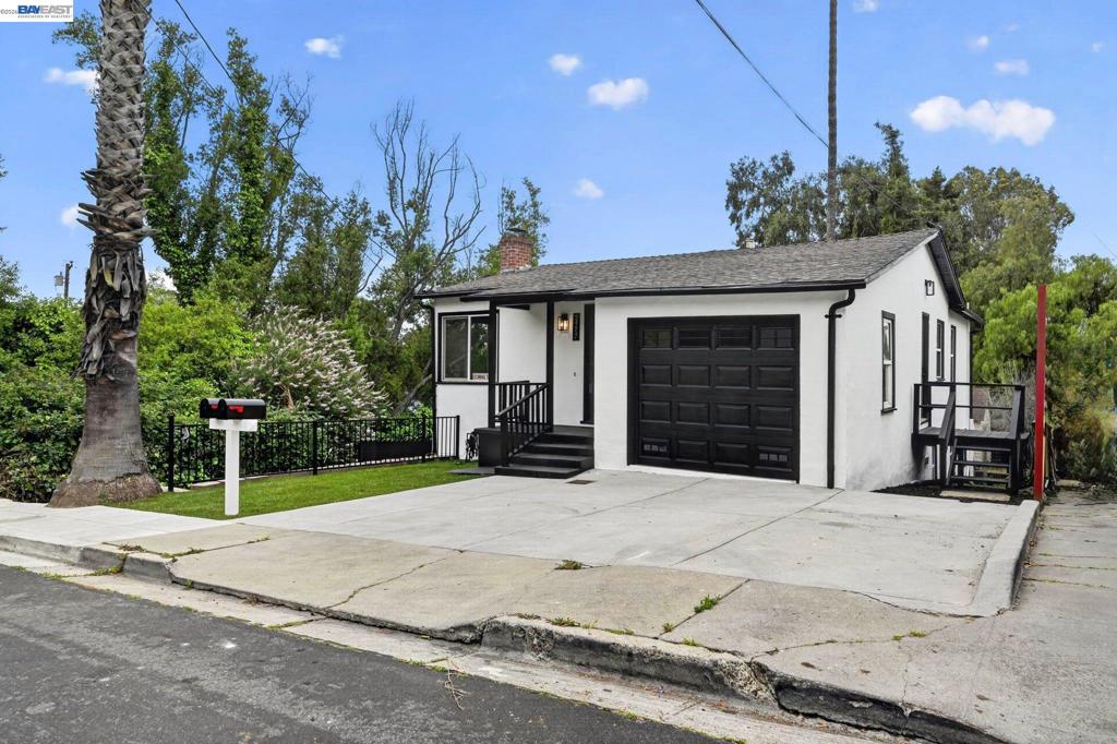 24657 Leona Dr