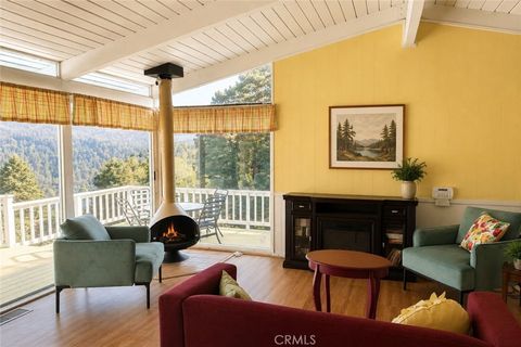 Photo of 398 Darfo DR, Crestline, CA 92325 (MLS # IG26103572)