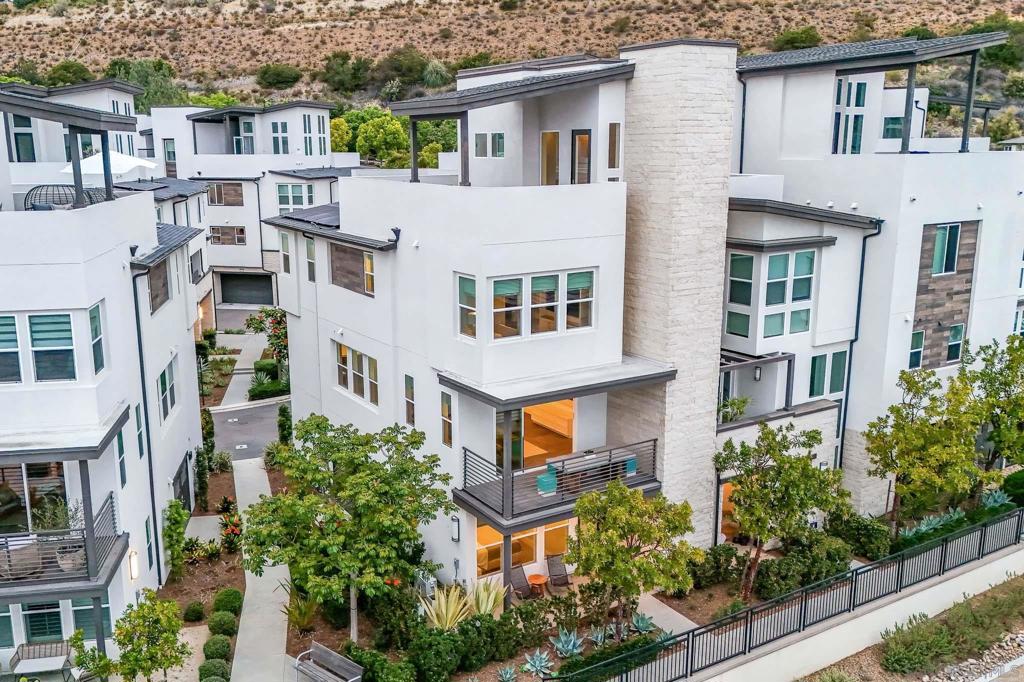 2858 Avella Cir
