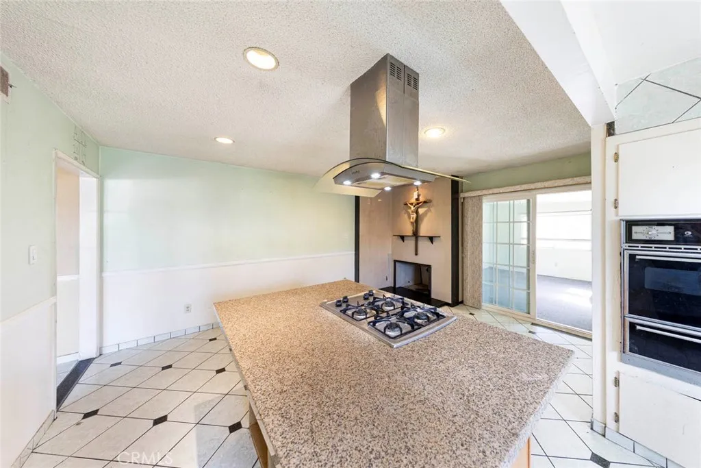 Carson, California 90745, United States, 3 Bedrooms Bedrooms, ,2 BathroomsBathrooms,Residential,Pending,222685