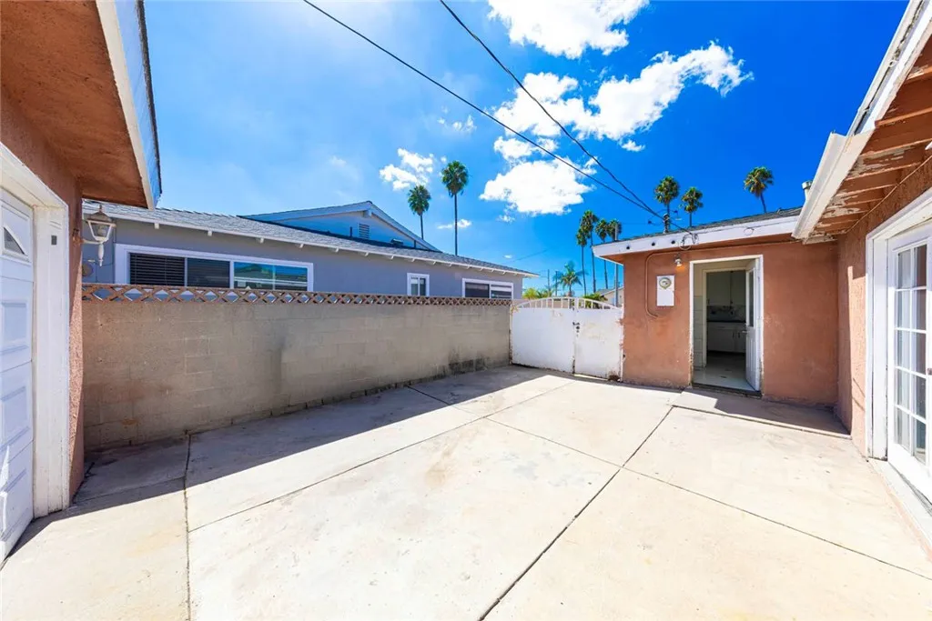 Carson, California 90745, United States, 3 Bedrooms Bedrooms, ,2 BathroomsBathrooms,Residential,Pending,222685