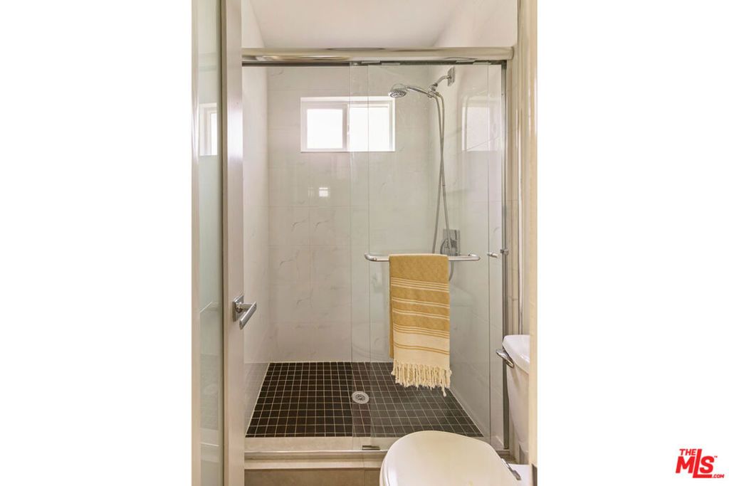 listing image 130726266967147150151
