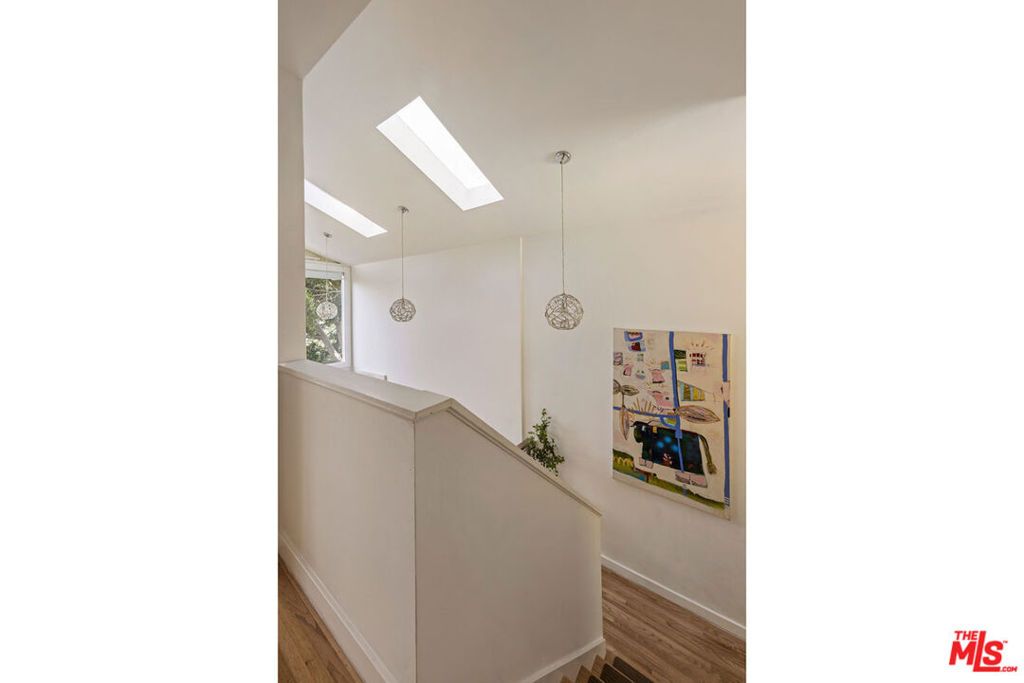 listing image 130722266276590663080
