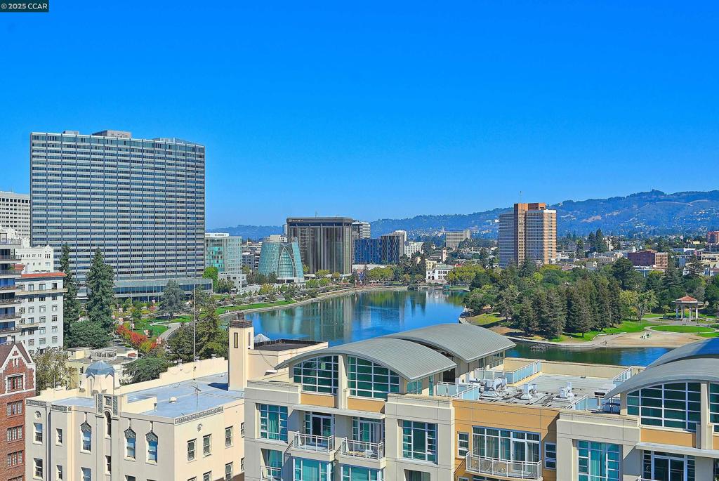 LAKESIDE REGENCY - Residential