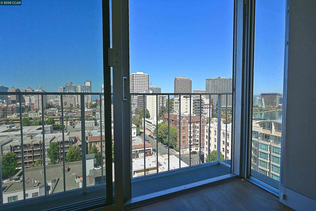 LAKESIDE REGENCY - Residential