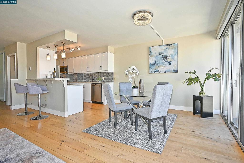 LAKESIDE REGENCY - Residential