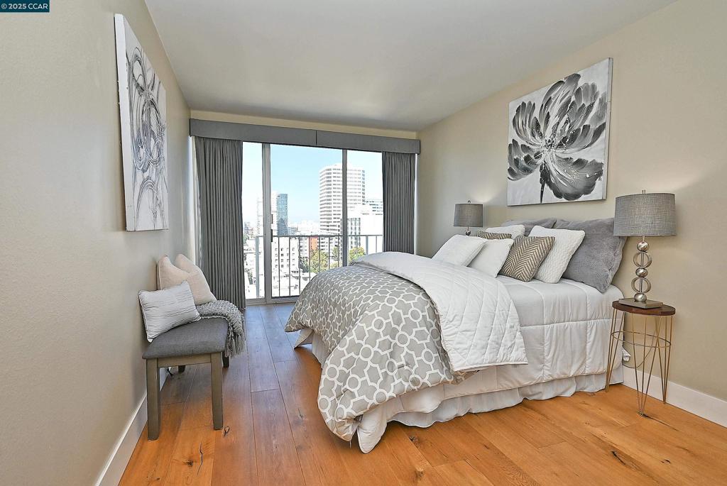 LAKESIDE REGENCY - Residential