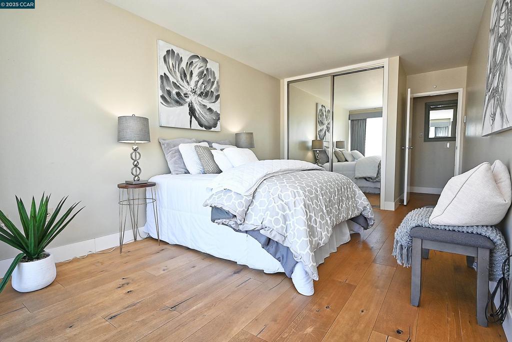 LAKESIDE REGENCY - Residential