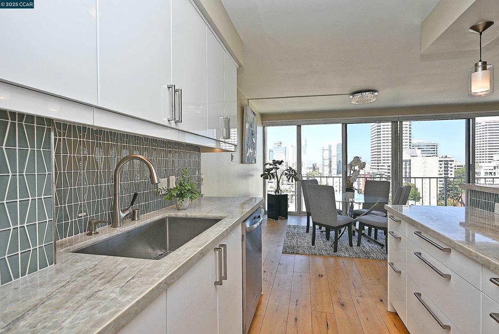 LAKESIDE REGENCY - Residential