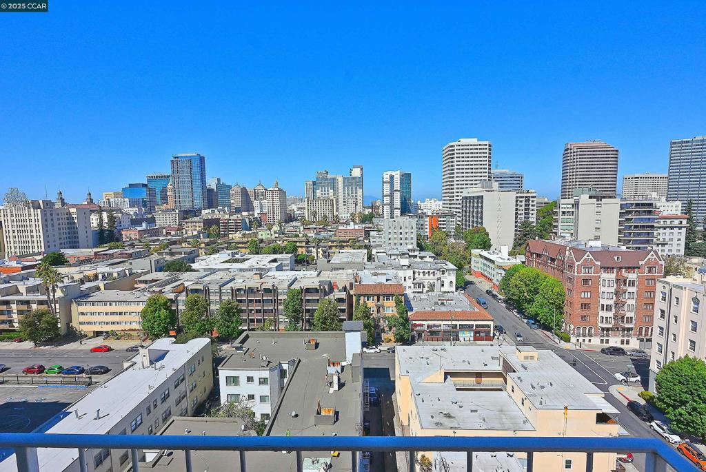 LAKESIDE REGENCY - Residential