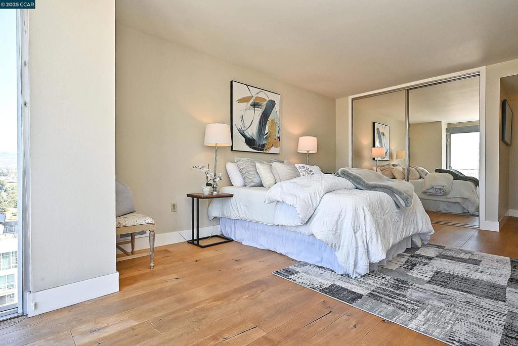 LAKESIDE REGENCY - Residential