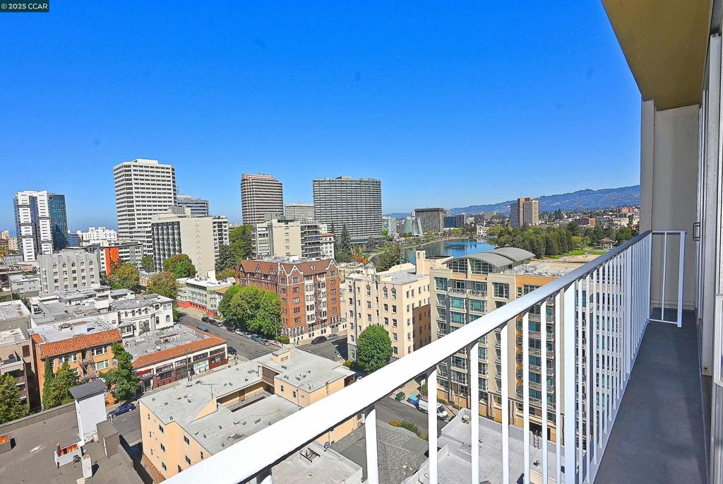 LAKESIDE REGENCY - Residential