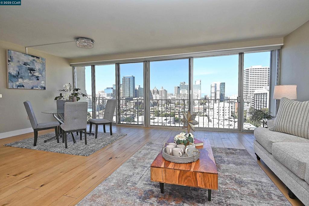 LAKESIDE REGENCY - Residential