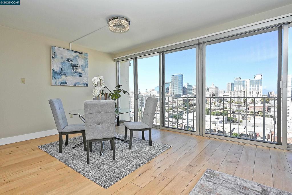 LAKESIDE REGENCY - Residential