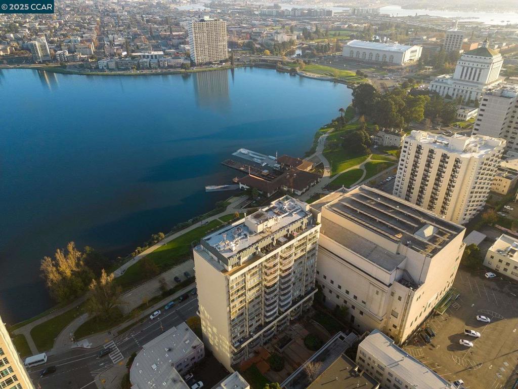 LAKESIDE REGENCY - Residential