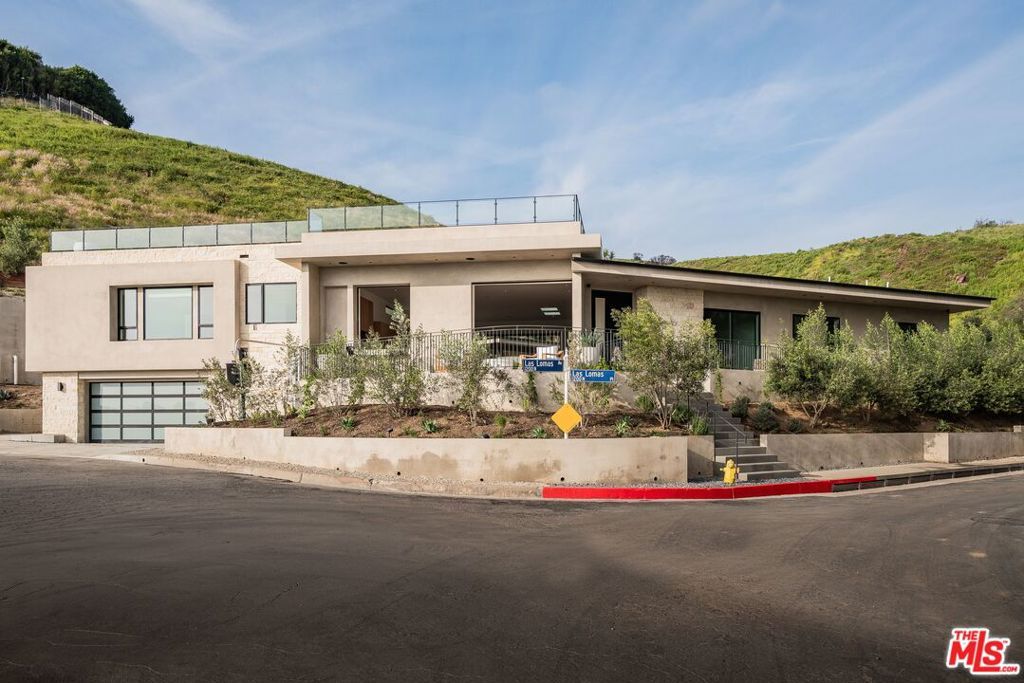 Photo of 1205 Las Lomas Place, Pacific Palisades, CA 90272 (MLS # 26660569)