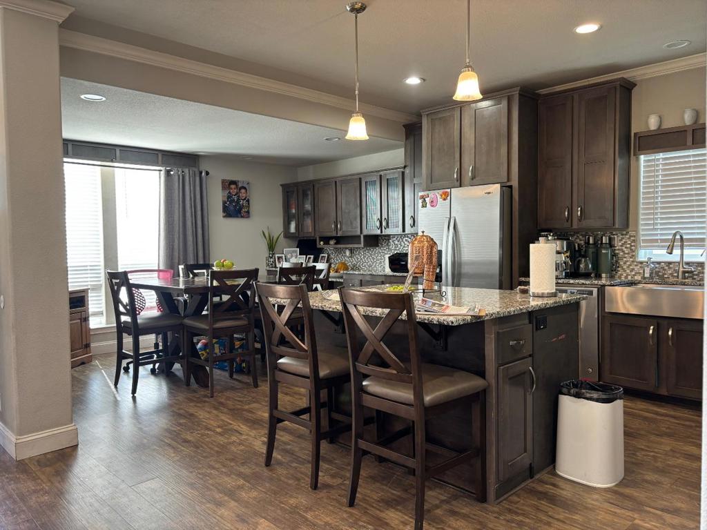 574 HERMITAGE DRIVE 574