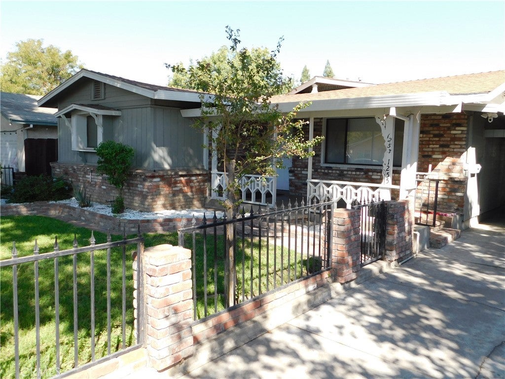 1253 W 11th Street