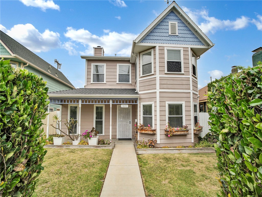 1611 E 3rd Street