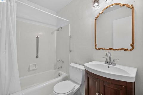 Tiny photo for 164 Lorraine Ave AVE, Pittsburg, CA 94565 (MLS # 41142208)