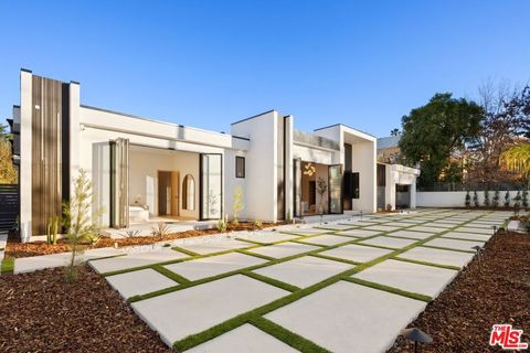 5200 Oakdale Avenue Woodland Hills CA 91364