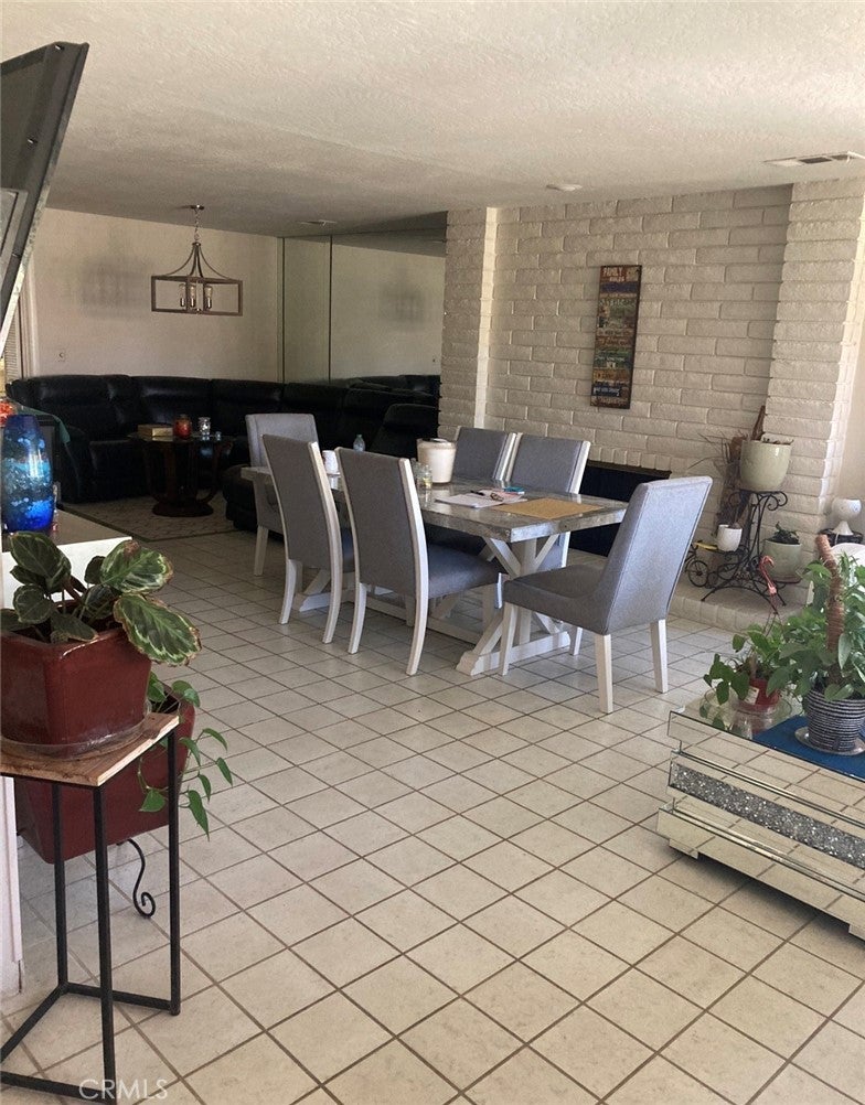 5054 N Forkner 7