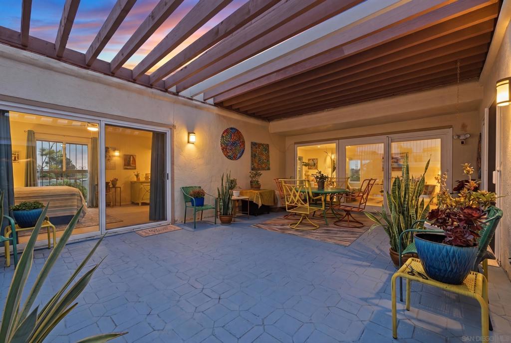 3621 S Vista Campana