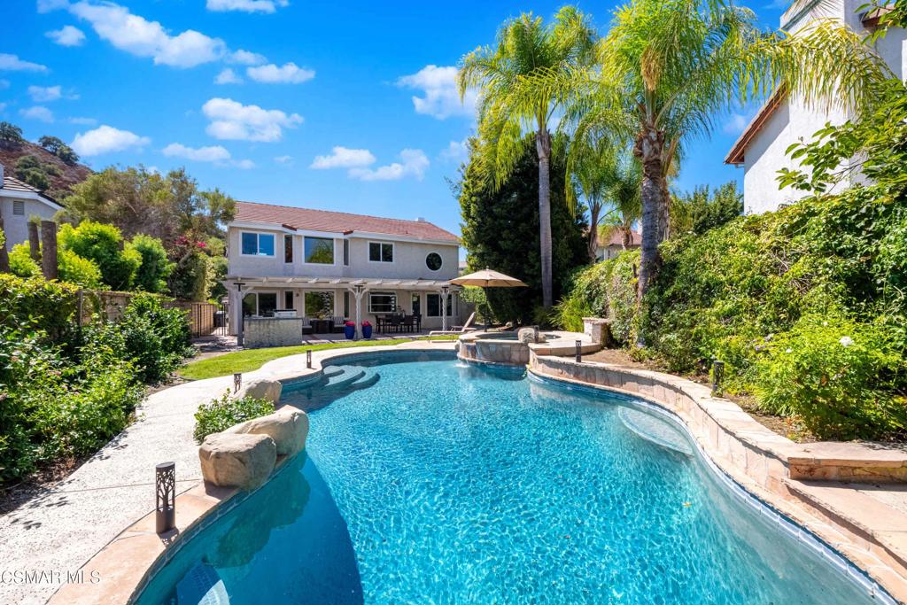 5676 Walnut Ridge Drive