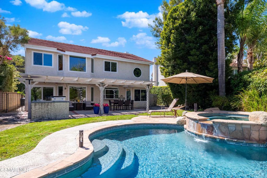 5676 Walnut Ridge Drive