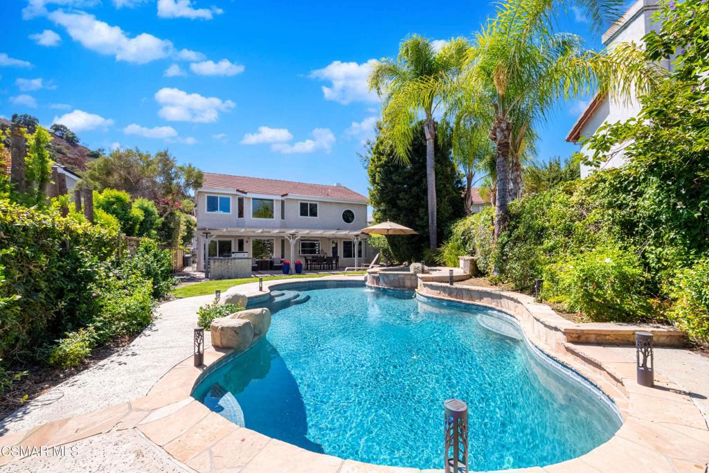 5676 Walnut Ridge Drive