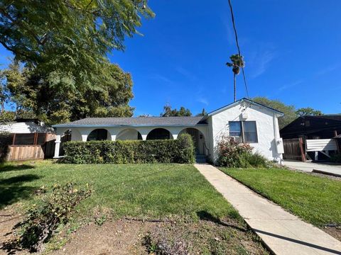 Photo of 138 Mountain View Avenue, San Jose, CA 95127 (MLS # ML82045171)