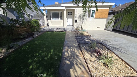 Photo of 2108 Fashion Ave, Long Beach, CA 90810 (MLS # CV26180789)
