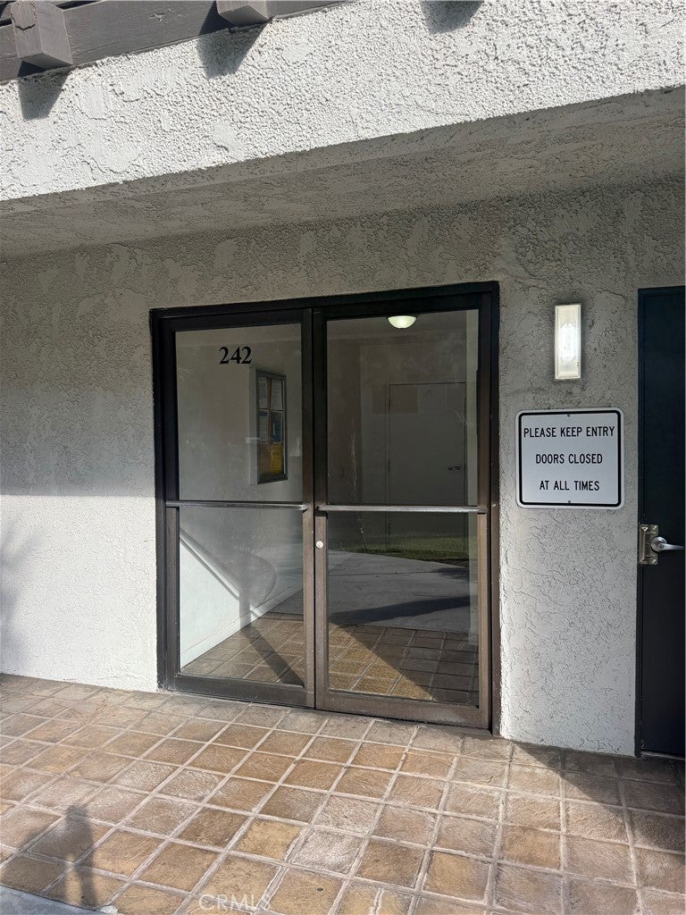 242 E Fern 205