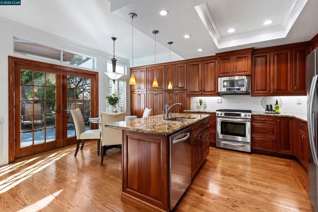 CANYON LAKES - Residential