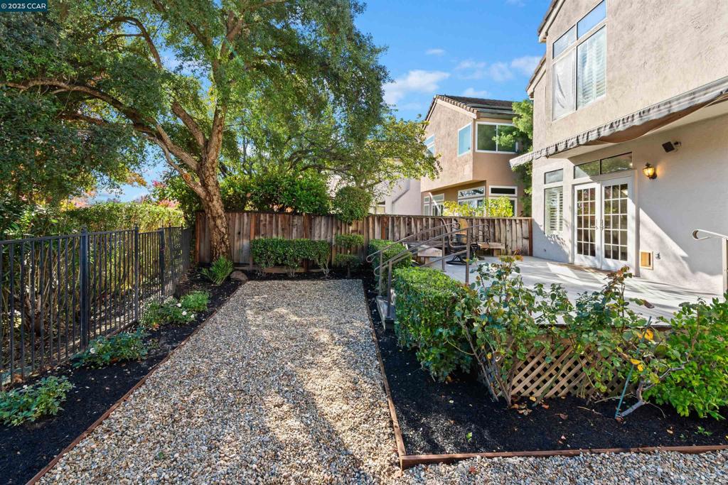 CANYON LAKES - Residential