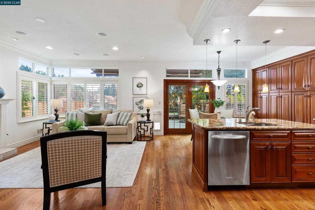 CANYON LAKES - Residential