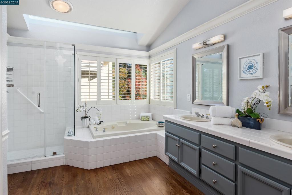 CANYON LAKES - Residential