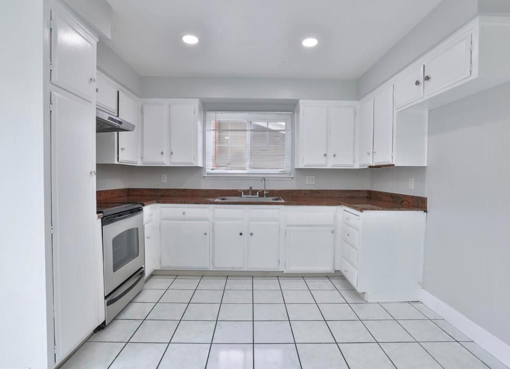 Photo of 175 Page Mill Drive, San Jose, CA 95111 (MLS # ML82029771)