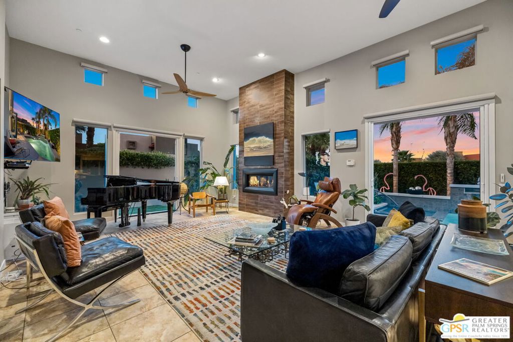 2985 Searchlight Lane