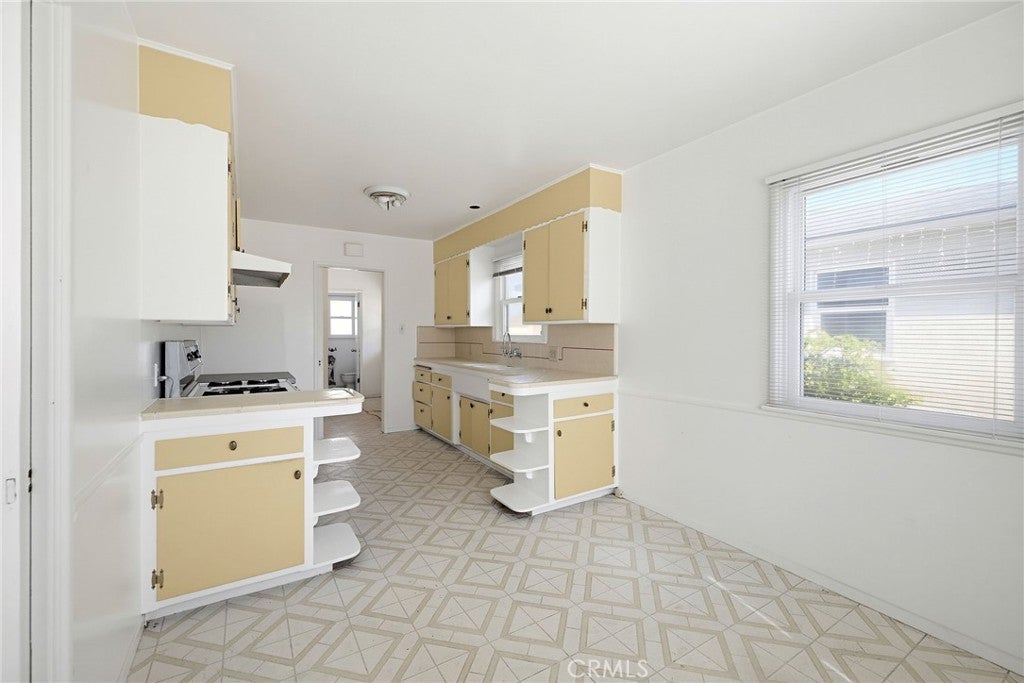 3733 W 173rd
