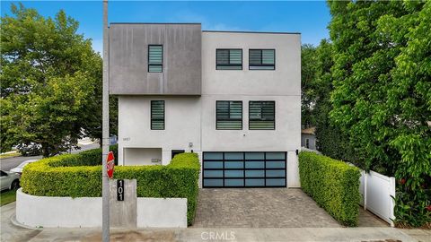 Photo of 14157 Tiara Street #101, Sherman Oaks, CA 91401 (MLS # SB26076369)
