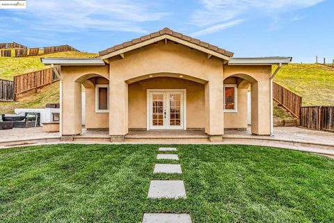 Photo of 3546 3546 Mallard Way Way, Antioch, CA 94509 (MLS # 41119091)