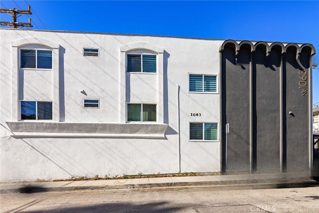 1063 Justin Avenue