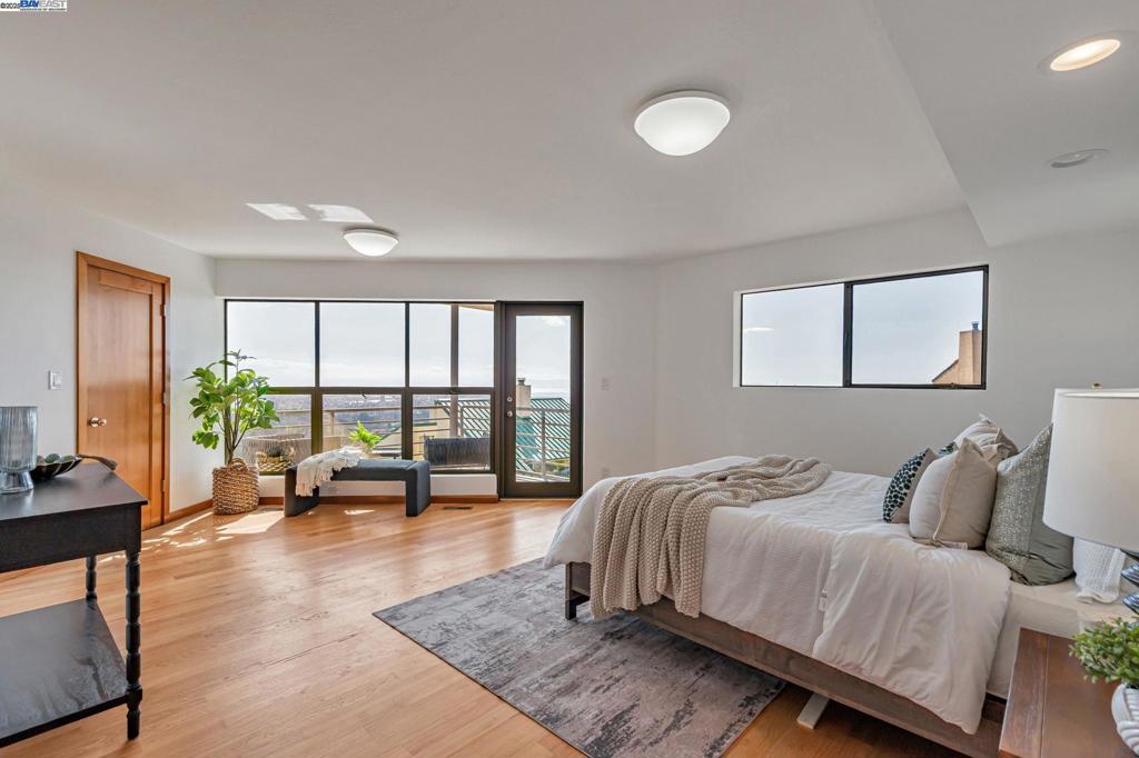 CLAREMONT HILLS - Residential