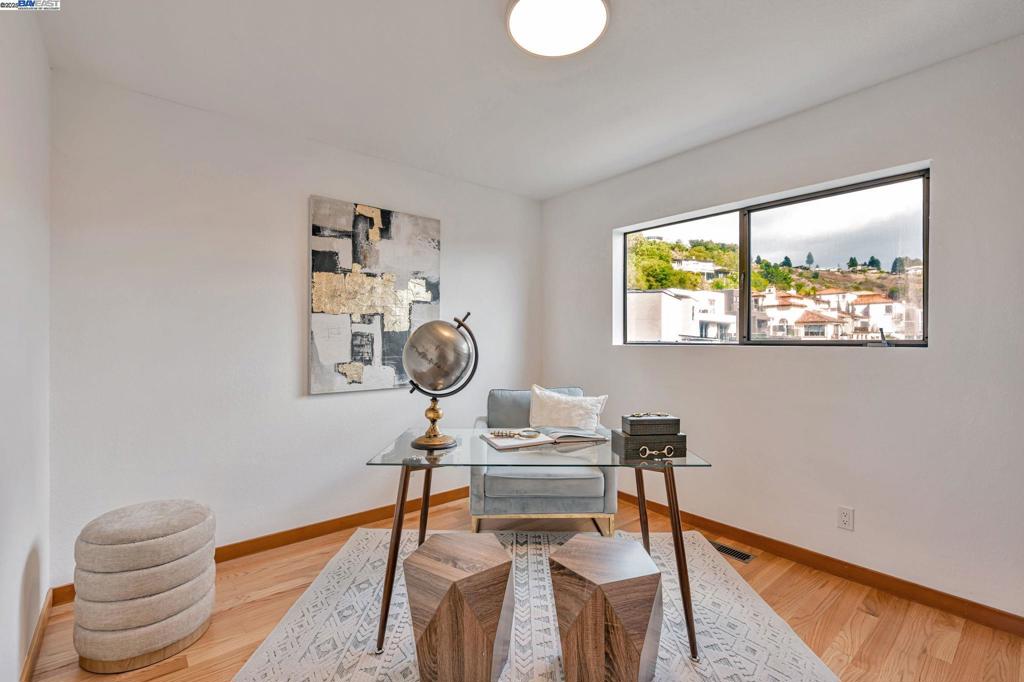 CLAREMONT HILLS - Residential